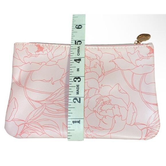 🌻5/$20🌻 Floral Ipsy Glam Bag May 2021 - Picture 3 of 6